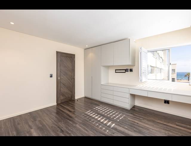 3 BEDROOM APARTMENT RENTED IN MOUILLE POINT